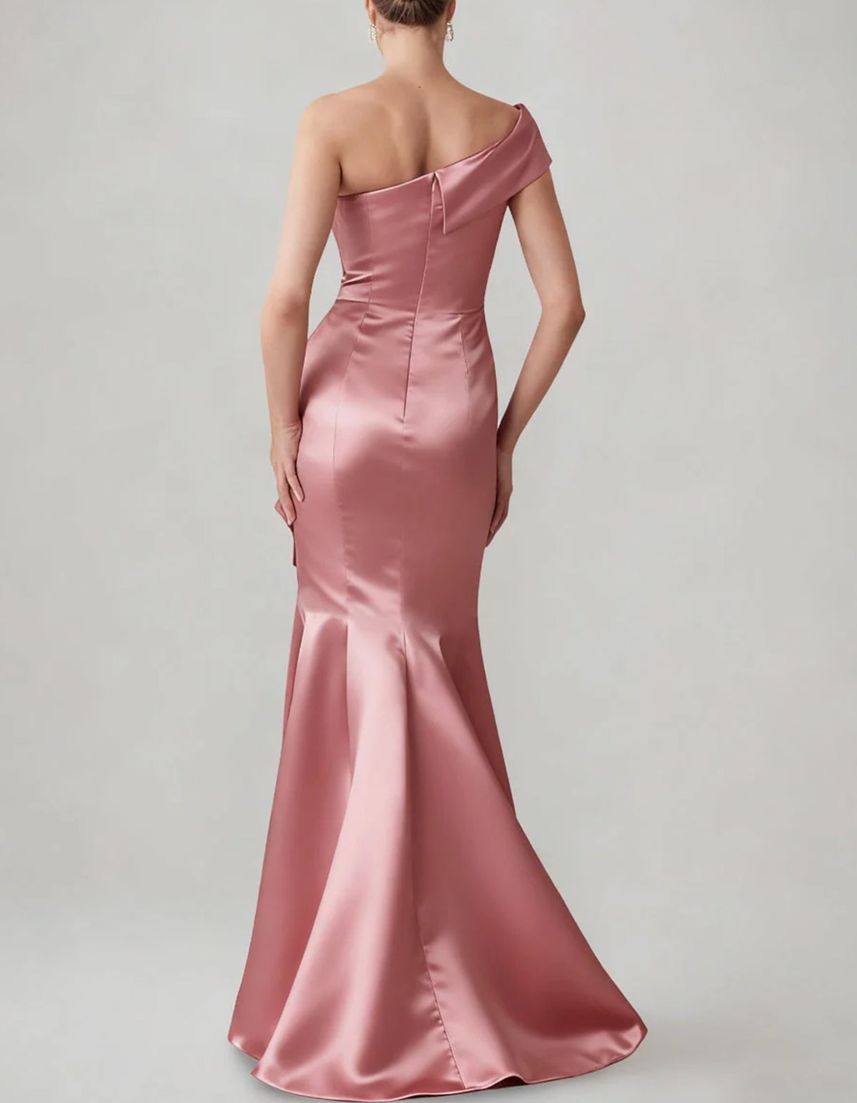 Vestido maxi assimétrico de um ombro, com torção, franzidos e laço 3D