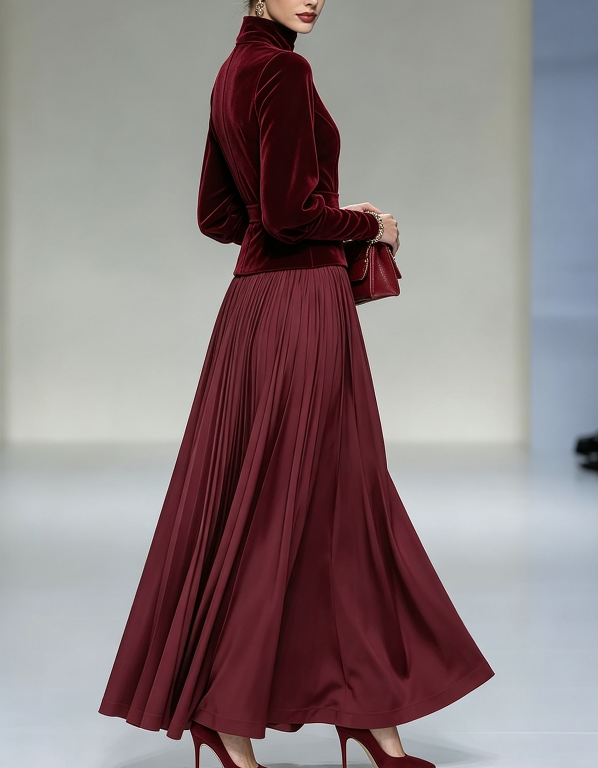 Samt-Maxikleid mit Stehkragen und Ballonärmeln