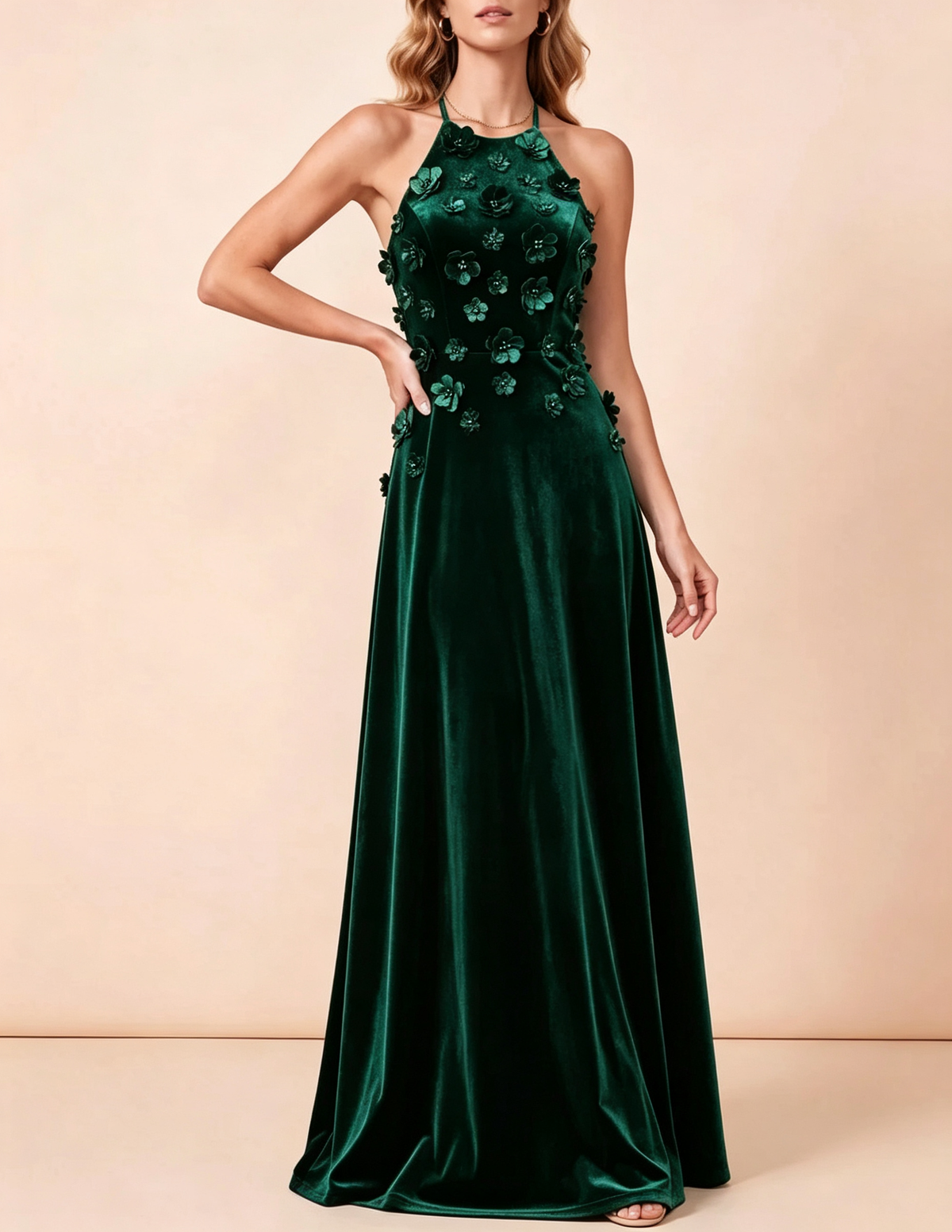 Vestido largo de noche de terciopelo con cuello halter, flores 3D y corte en A