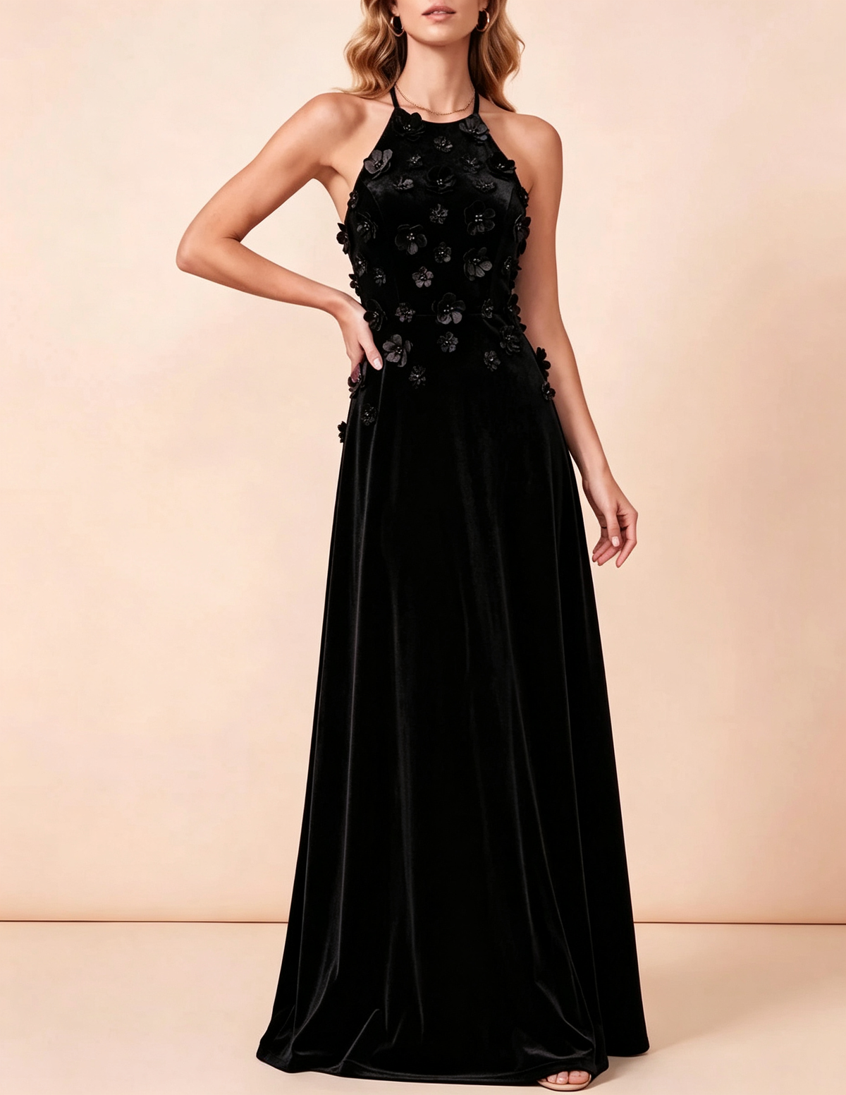 Vestido largo de noche de terciopelo con cuello halter, flores 3D y corte en A