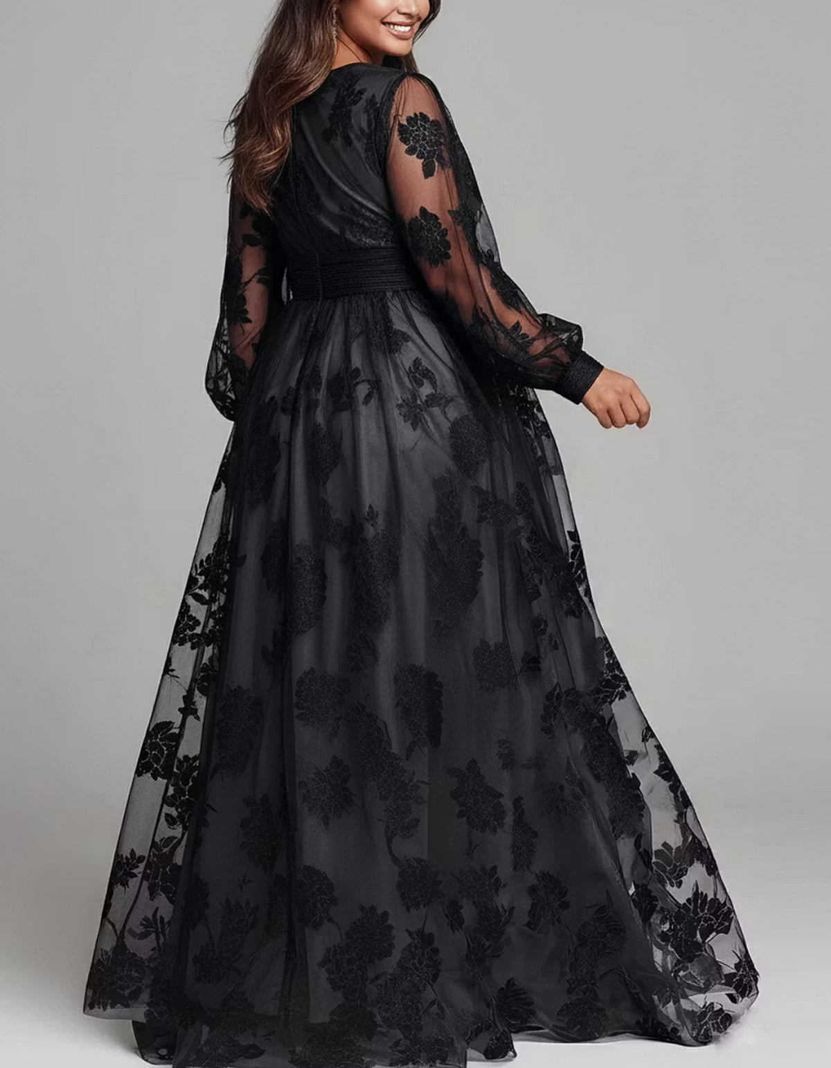 Vestido maxi preto de renda floral com decote em V