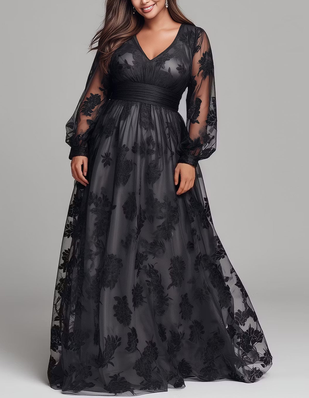 Vestido maxi preto de renda floral com decote em V