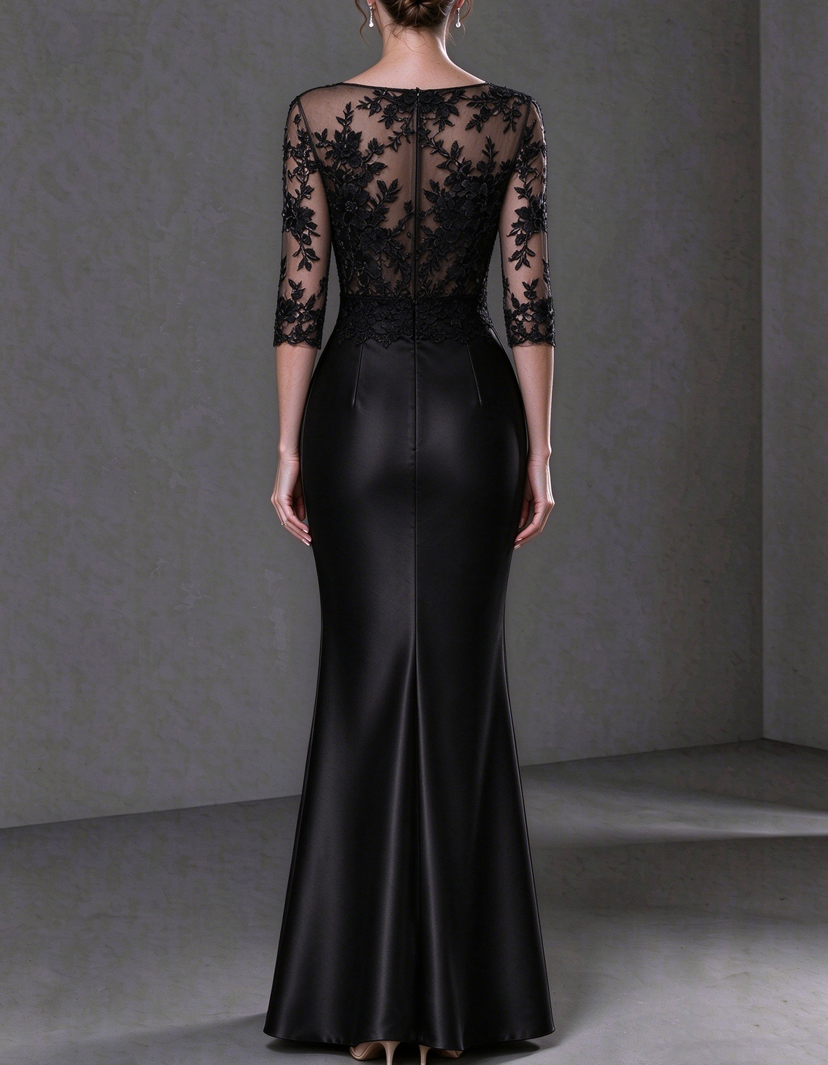 Vestido comprido de renda e cetim com mangas 3/4 e decote ilusão