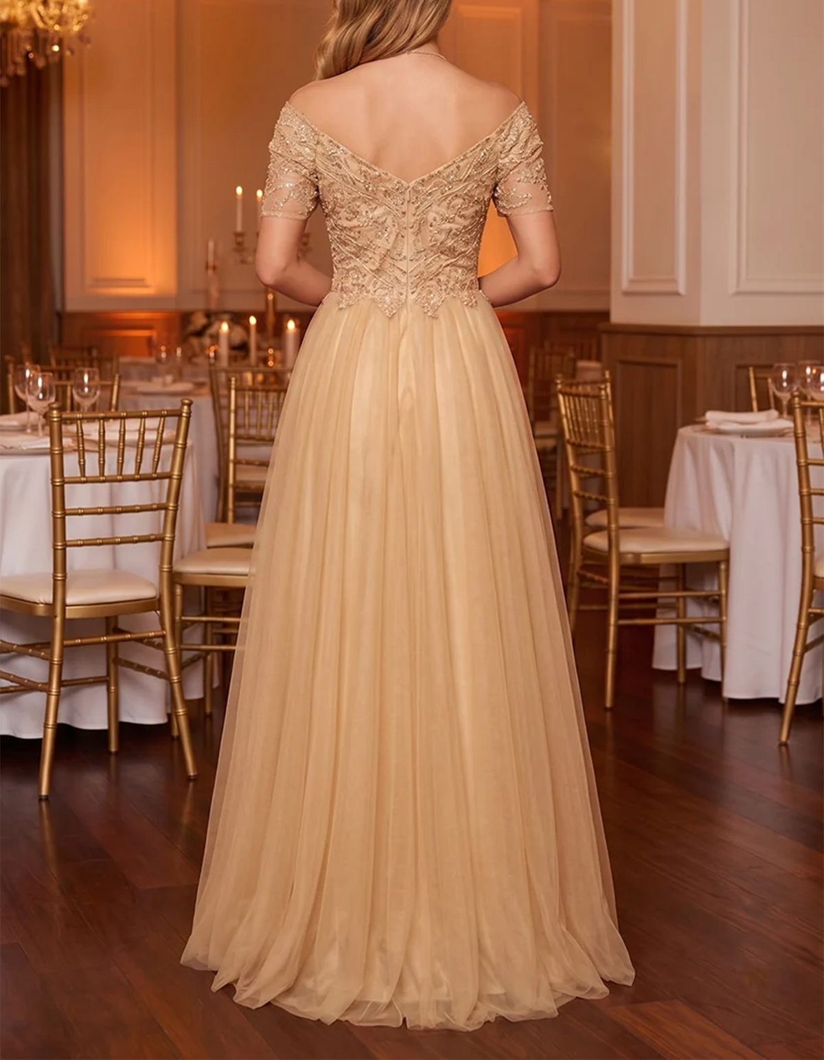 Robe longue couleur champagne à épaules dénudées, en dentelle et tulle