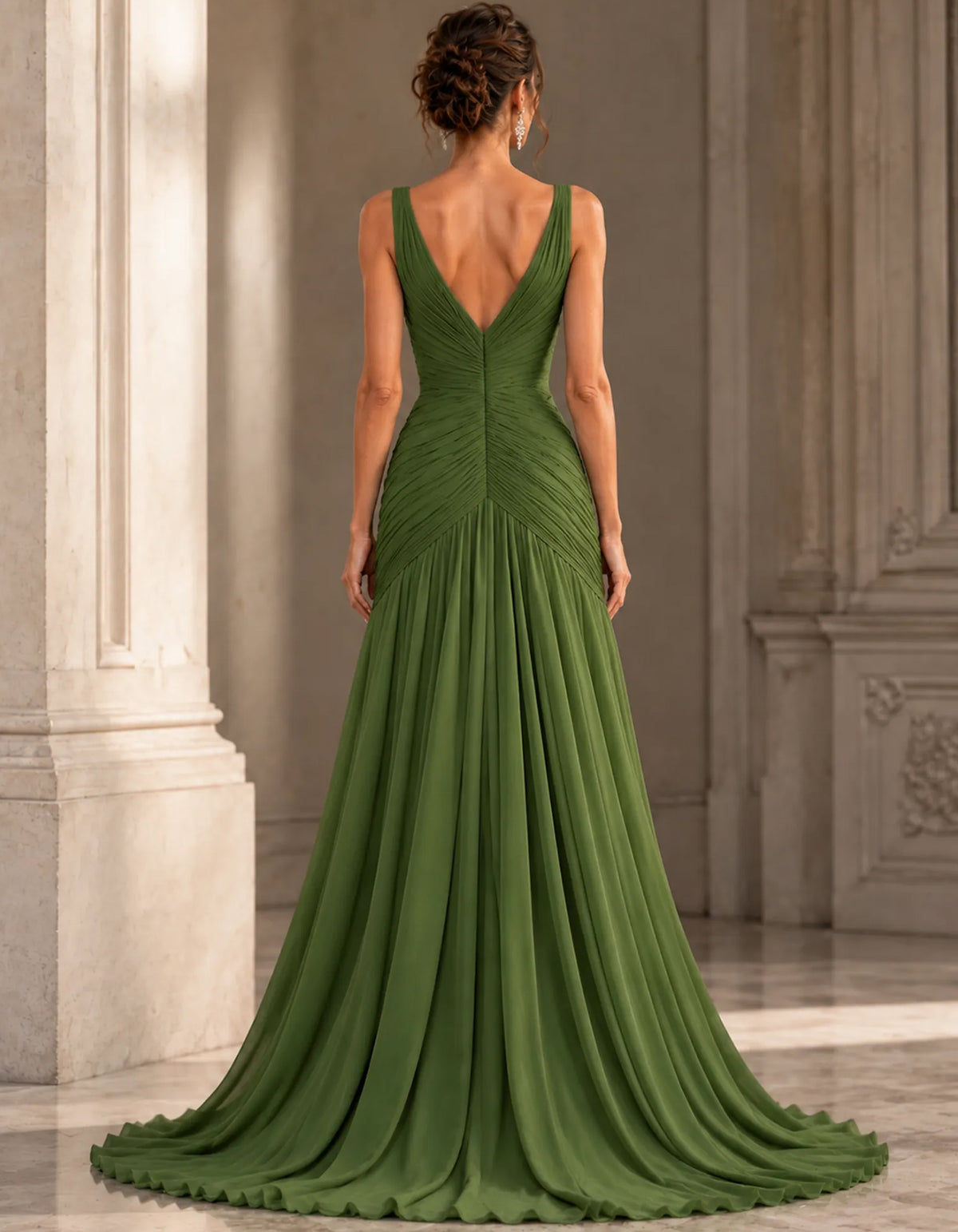 Abito maxi in chiffon con scollo a V, senza maniche, drappeggiato, con arricciature e rosa 3D laterale con volant