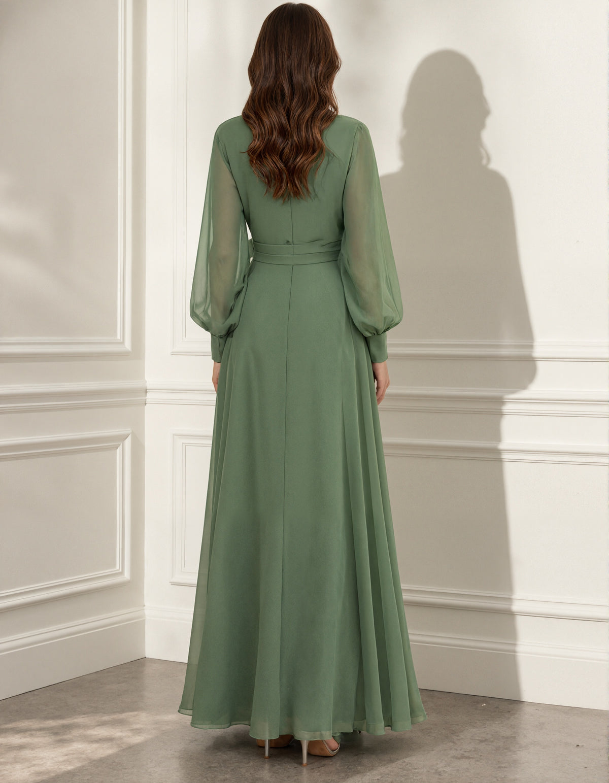 Abito maxi in chiffon verde salvia con scollo a V e maniche lunghe