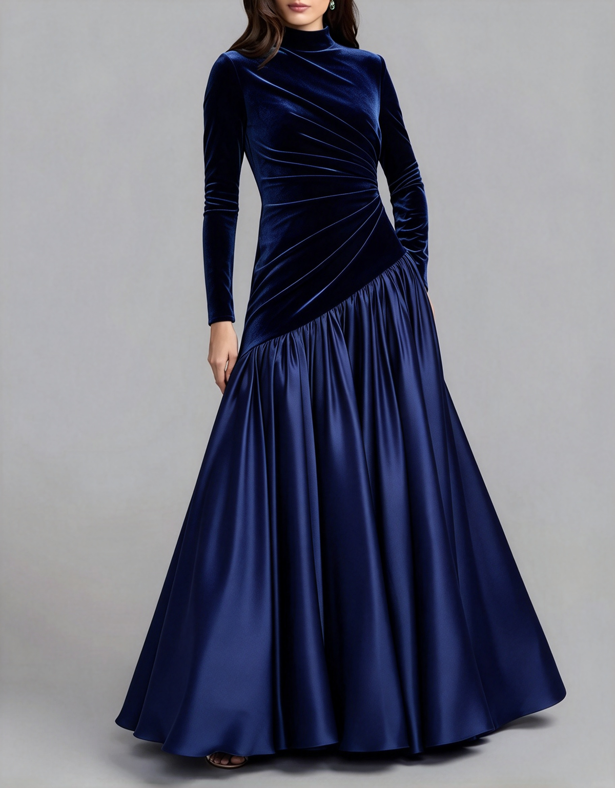 Vestido maxi em veludo acetinado, de corte em A, com gola subida e mangas compridas