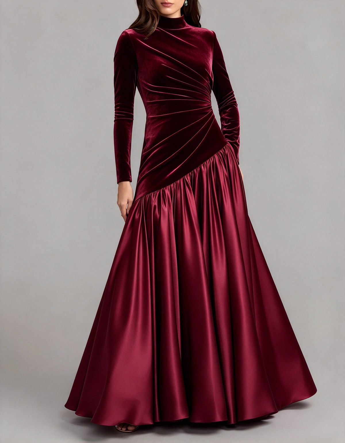 Vestido maxi em veludo acetinado, de corte em A, com gola subida e mangas compridas