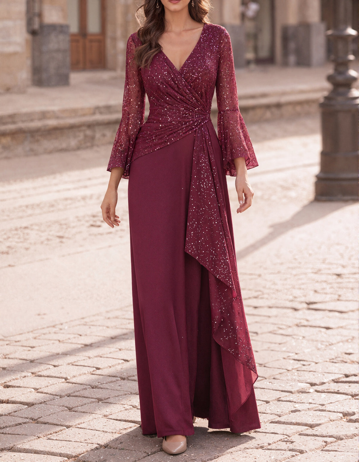 Vestido largo de malla con lentejuelas color burdeos y escote en V