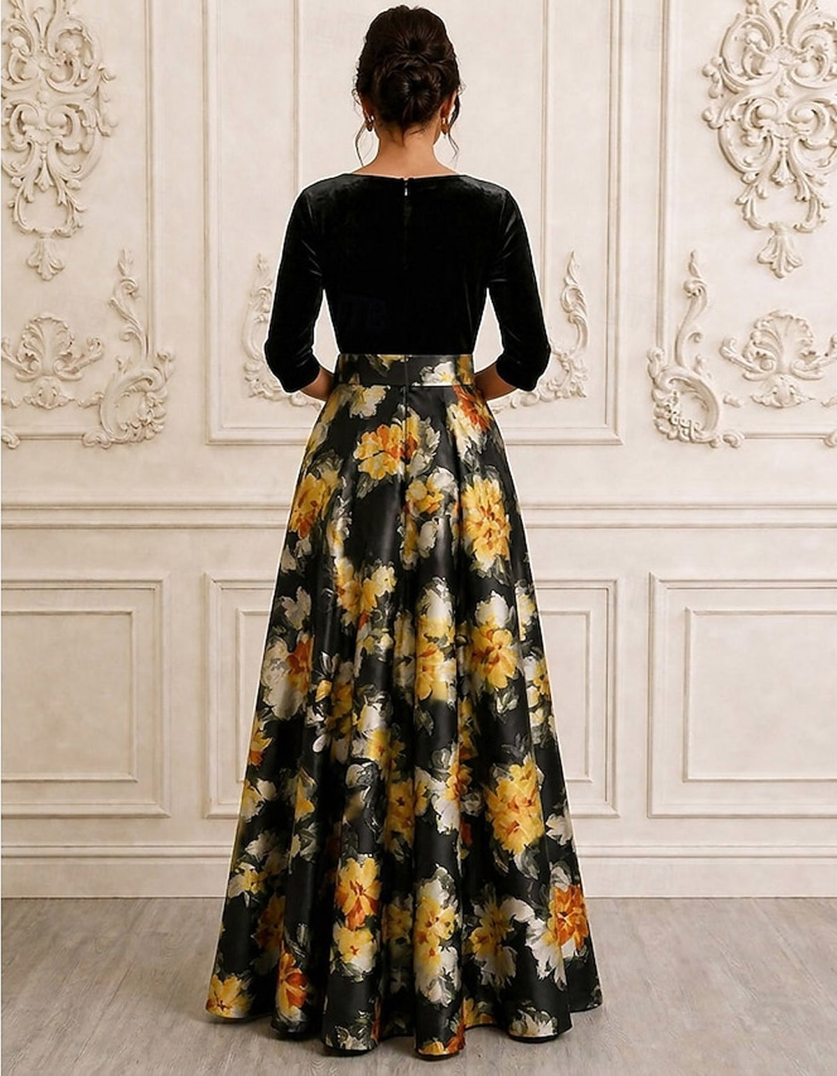Schwarzes Maxikleid aus Samt mit Einsätzen aus bedrucktem Satin