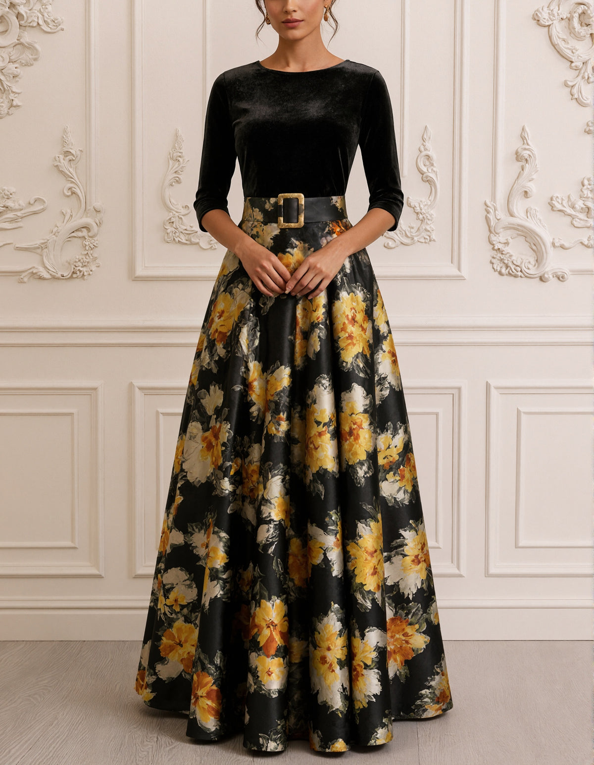 Schwarzes Maxikleid aus Samt mit Einsätzen aus bedrucktem Satin