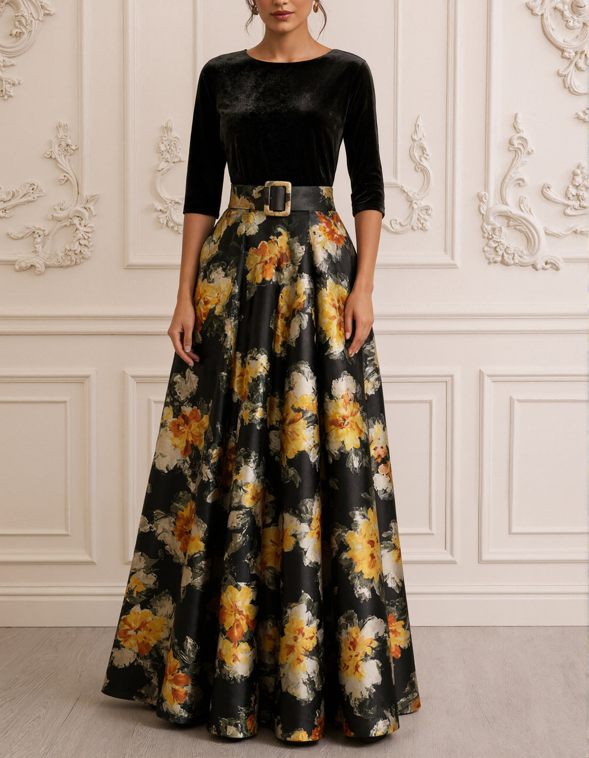 Schwarzes Maxikleid aus Samt mit Einsätzen aus bedrucktem Satin