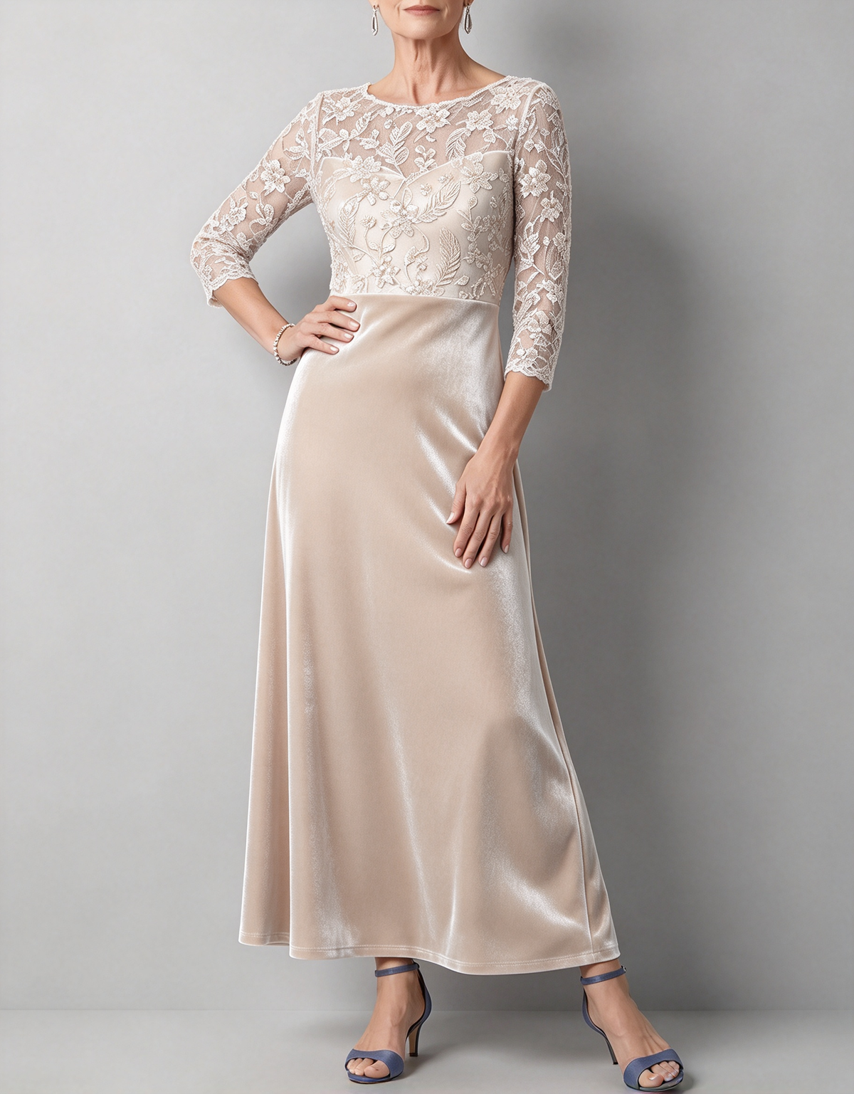 Vestido midi de corte em A, com gola redonda, mangas 3/4, lantejoulas, renda e veludo