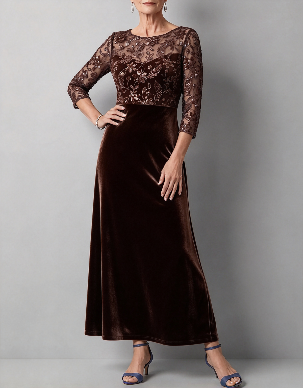 Vestido midi de corte em A, com gola redonda, mangas 3/4, lantejoulas, renda e veludo
