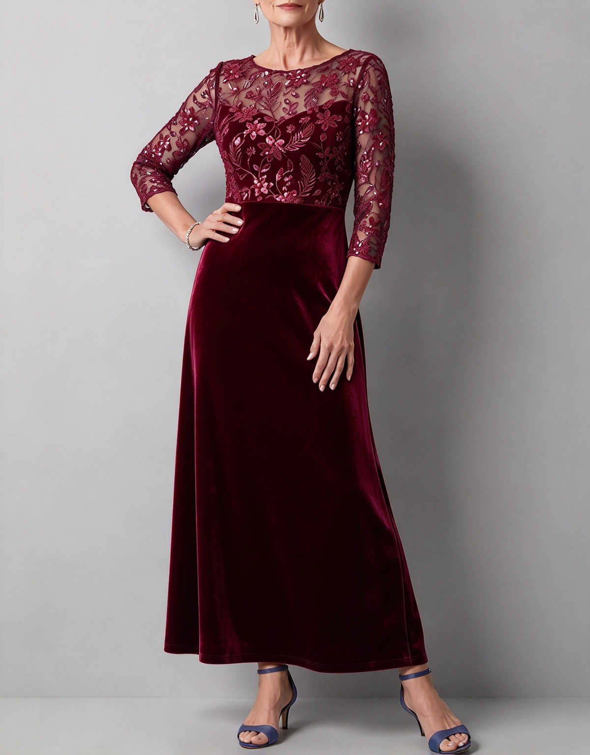 Vestido midi de corte em A, com gola redonda, mangas 3/4, lantejoulas, renda e veludo