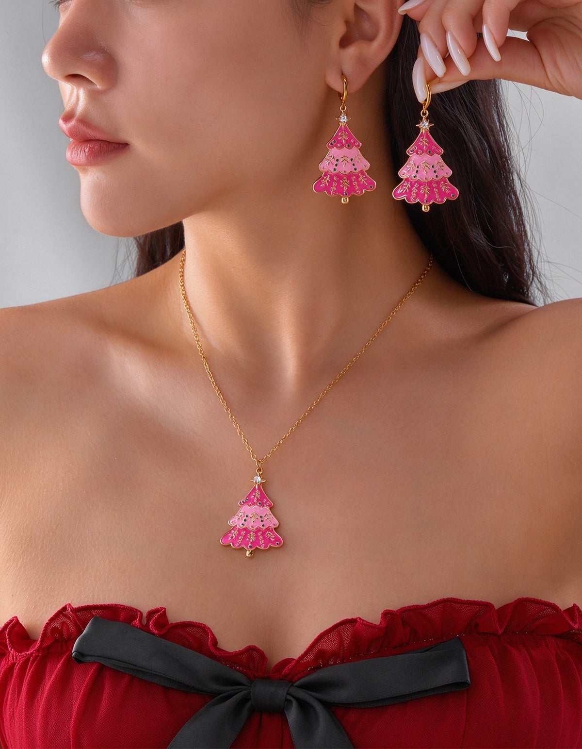 Schmuckset mit Weihnachtsbaum und rosa Farbverlauf