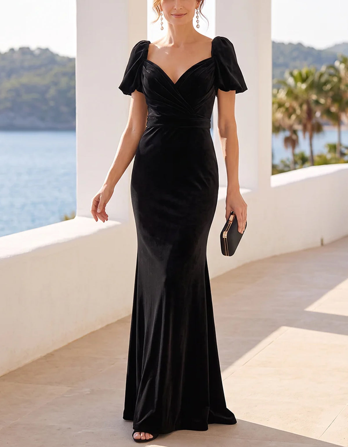 Samt-Maxikleid mit V-Ausschnitt und kurzen Puffärmeln