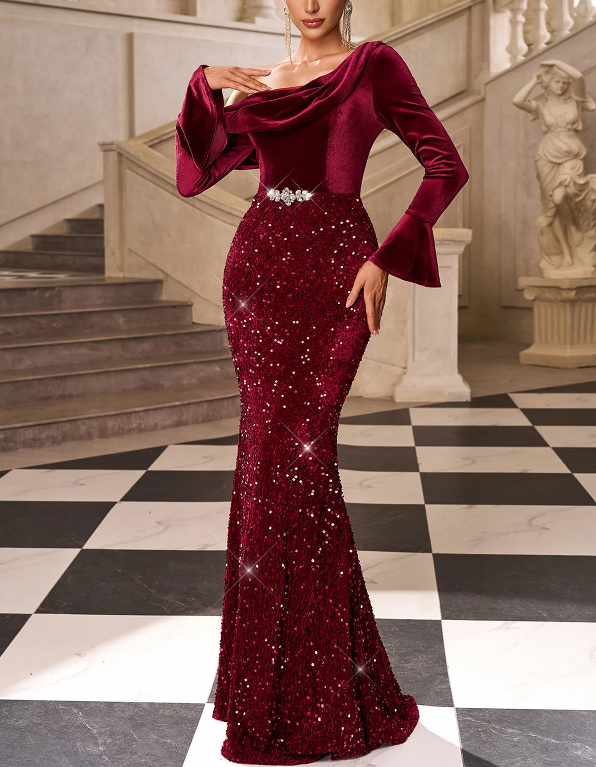 Bordeauxfarbenes Samt-Maxikleid mit drapiertem asymmetrischem Ausschnitt und Pailletten