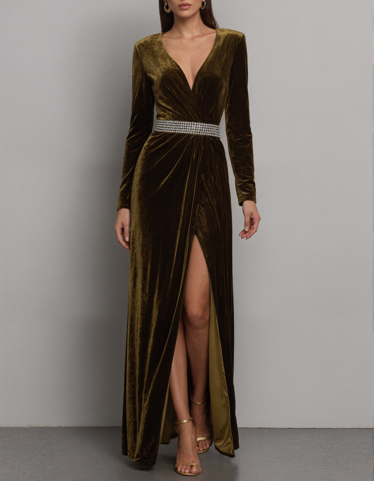 Robe longue vert olive en velours à col en V