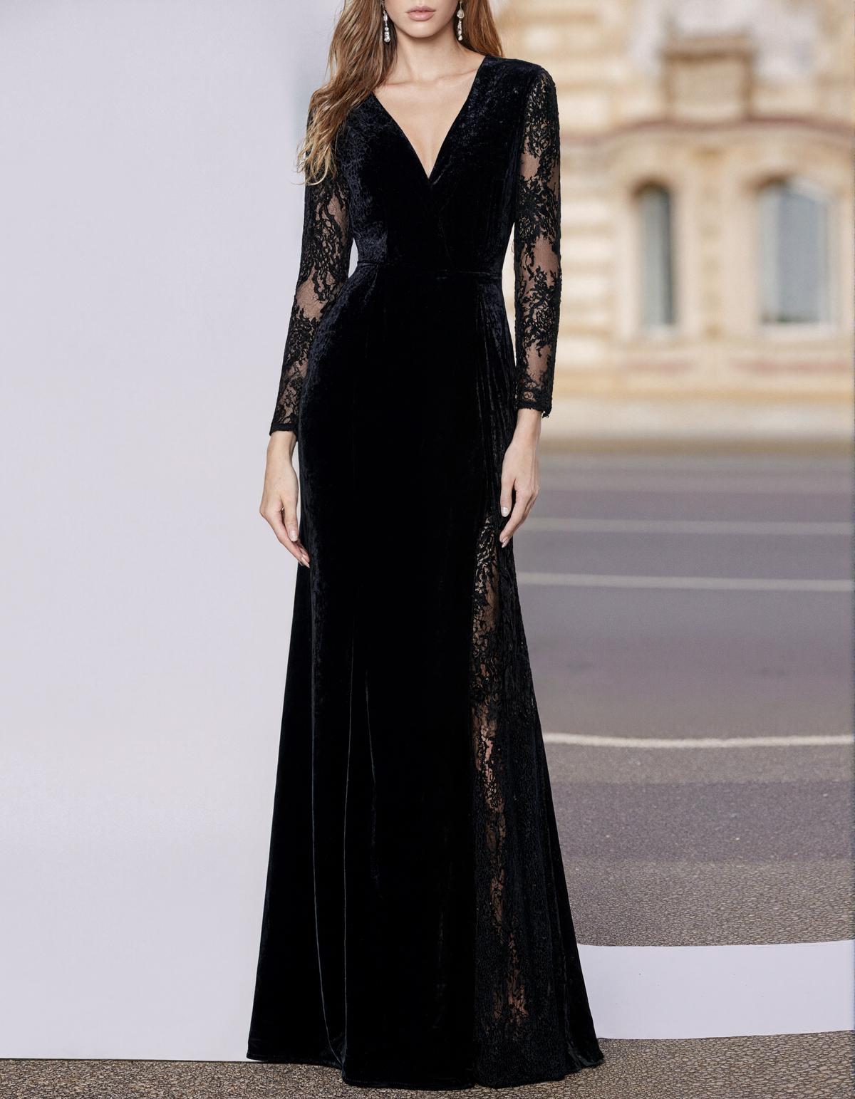 Robe longue noire en velours et dentelle à manches longues