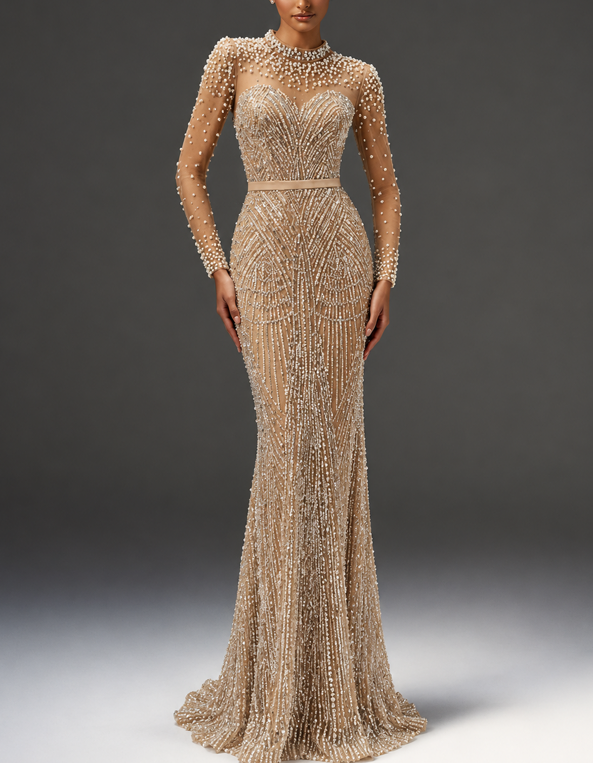 Vestido de noche de sirena color nude champán, con cuello alto y mangas largas transparentes