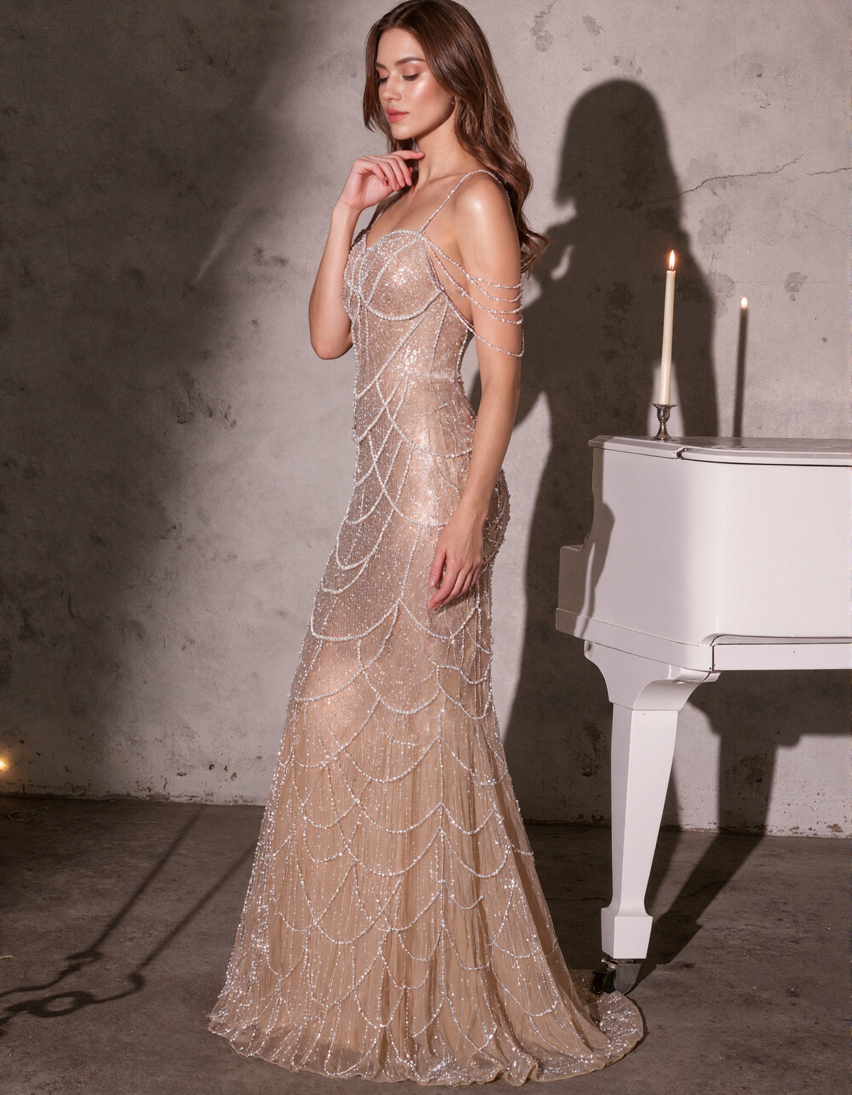 Champagnerfarbenes Perlenbesetztes Meerjungfrauen-Abendkleid mit Spaghettiträgern