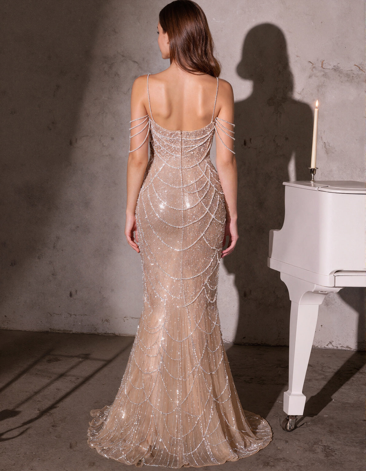 Champagnerfarbenes Perlenbesetztes Meerjungfrauen-Abendkleid mit Spaghettiträgern