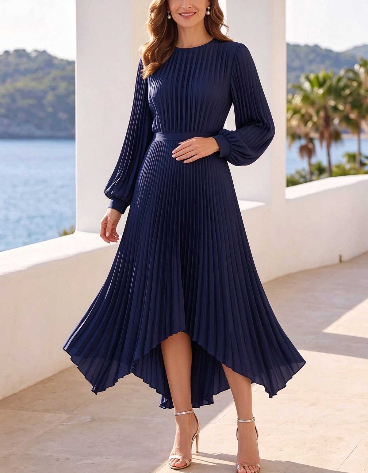 Vestido maxi azul-marinho de chiffon plissado, com gola redonda e mangas compridas