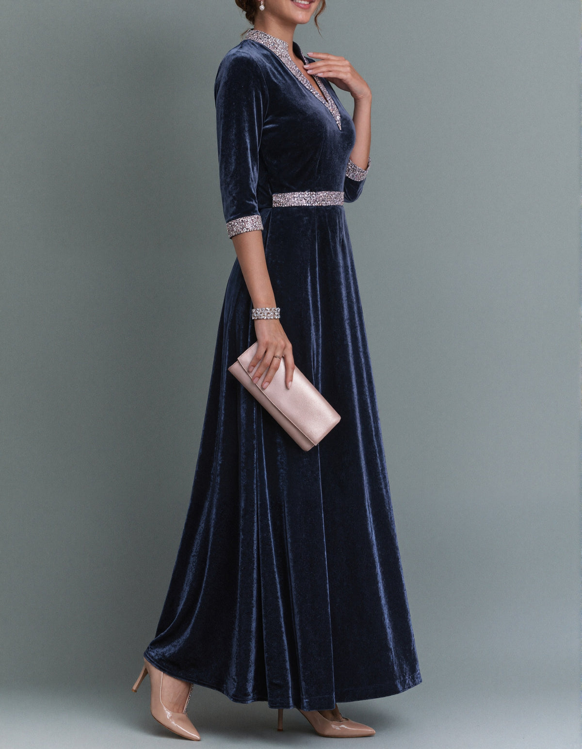 Vestido largo de terciopelo azul oscuro con lentejuelas
