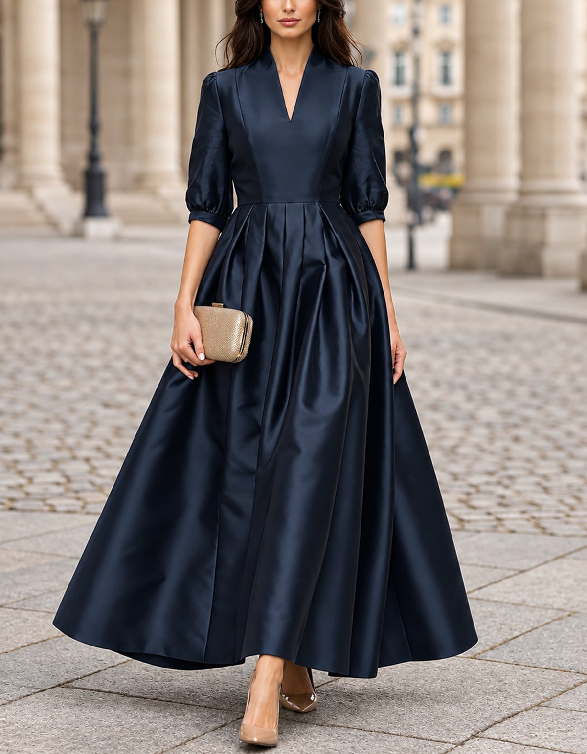 Robe longue en satin unie à col en V