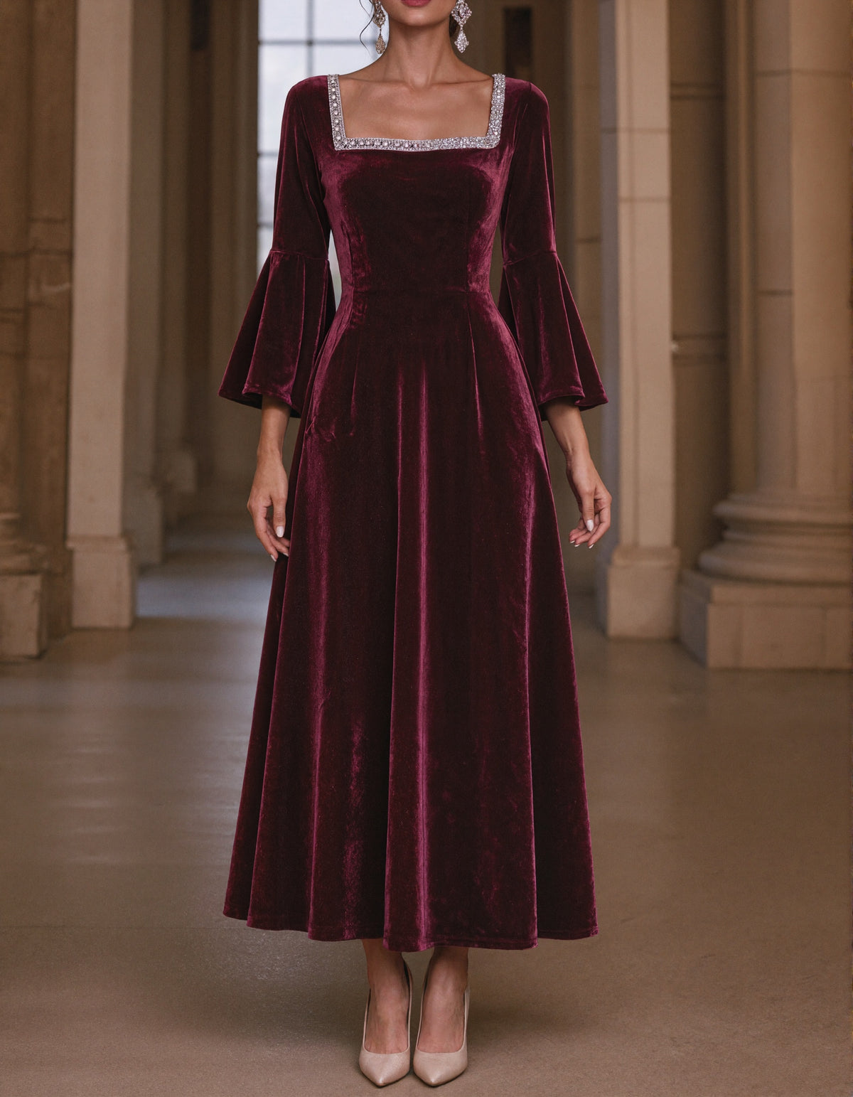 Robe midi en velours bordeaux avec col à sequins argentés