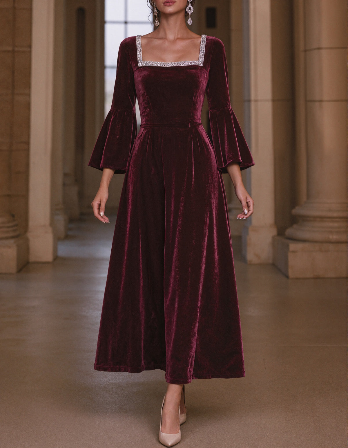 Robe midi en velours bordeaux avec col à sequins argentés