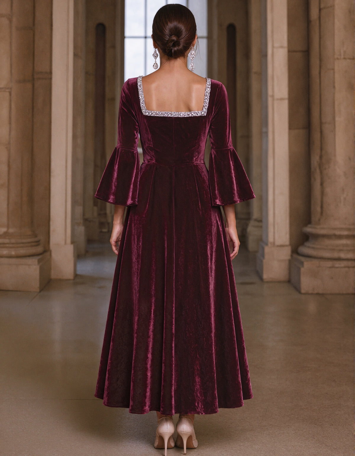 Robe midi en velours bordeaux avec col à sequins argentés