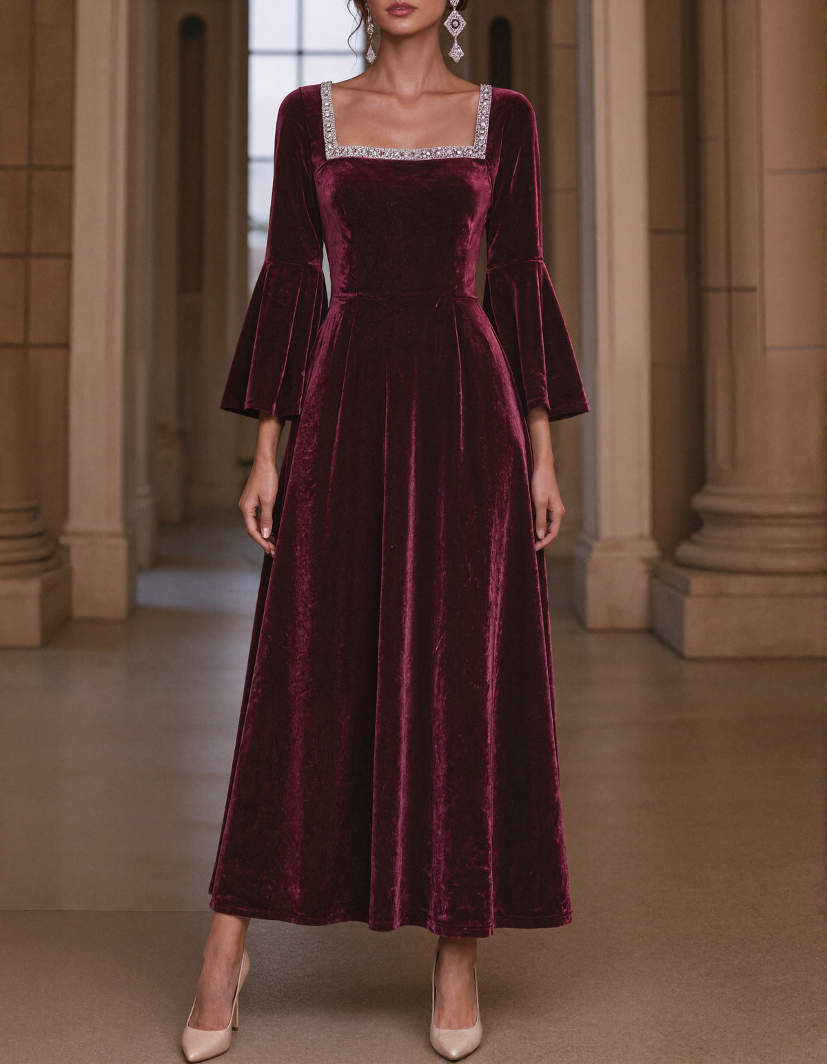 Robe midi en velours bordeaux avec col à sequins argentés