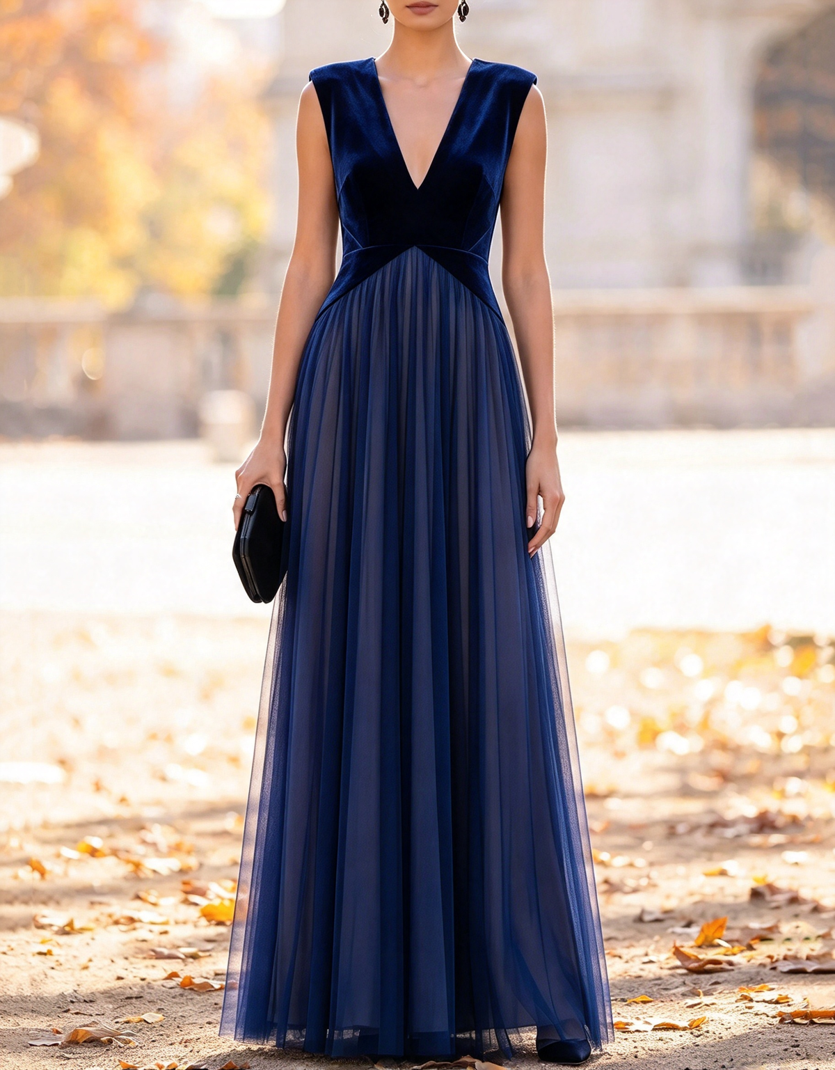 Vestido de noche largo evasé de terciopelo y tul, sin mangas y con cuello en V