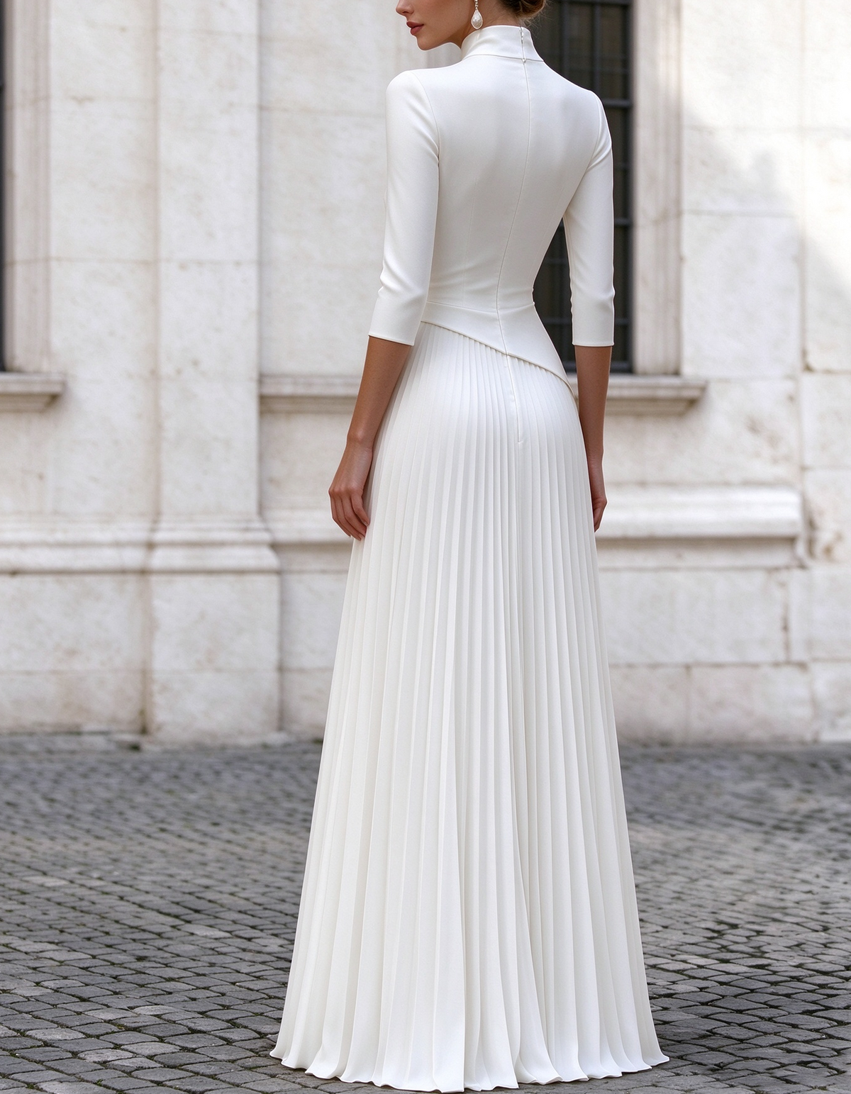 Vestido maxi plissado de cintura assimétrica, gola subida e mangas 3/4