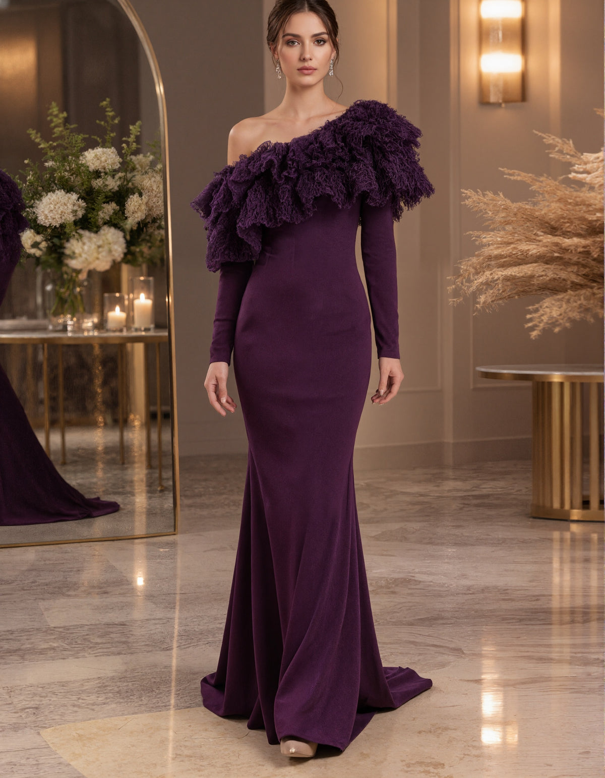 Vestido largo de corte sirena, de color morado intenso y con un solo hombro
