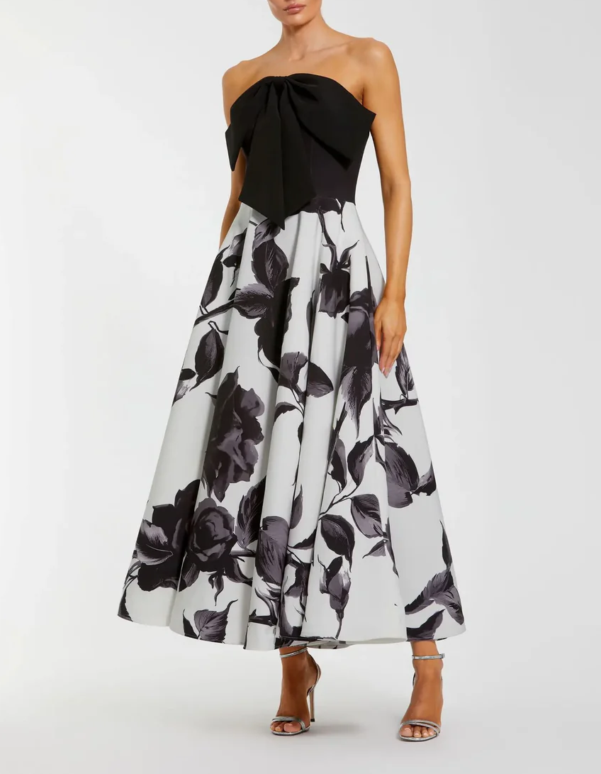 Straploze A-lijn midi-jurk van chiffon met zwarte bloemenprint en strik
