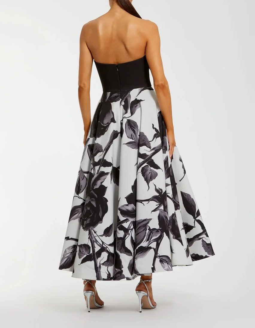 Straploze A-lijn midi-jurk van chiffon met zwarte bloemenprint en strik