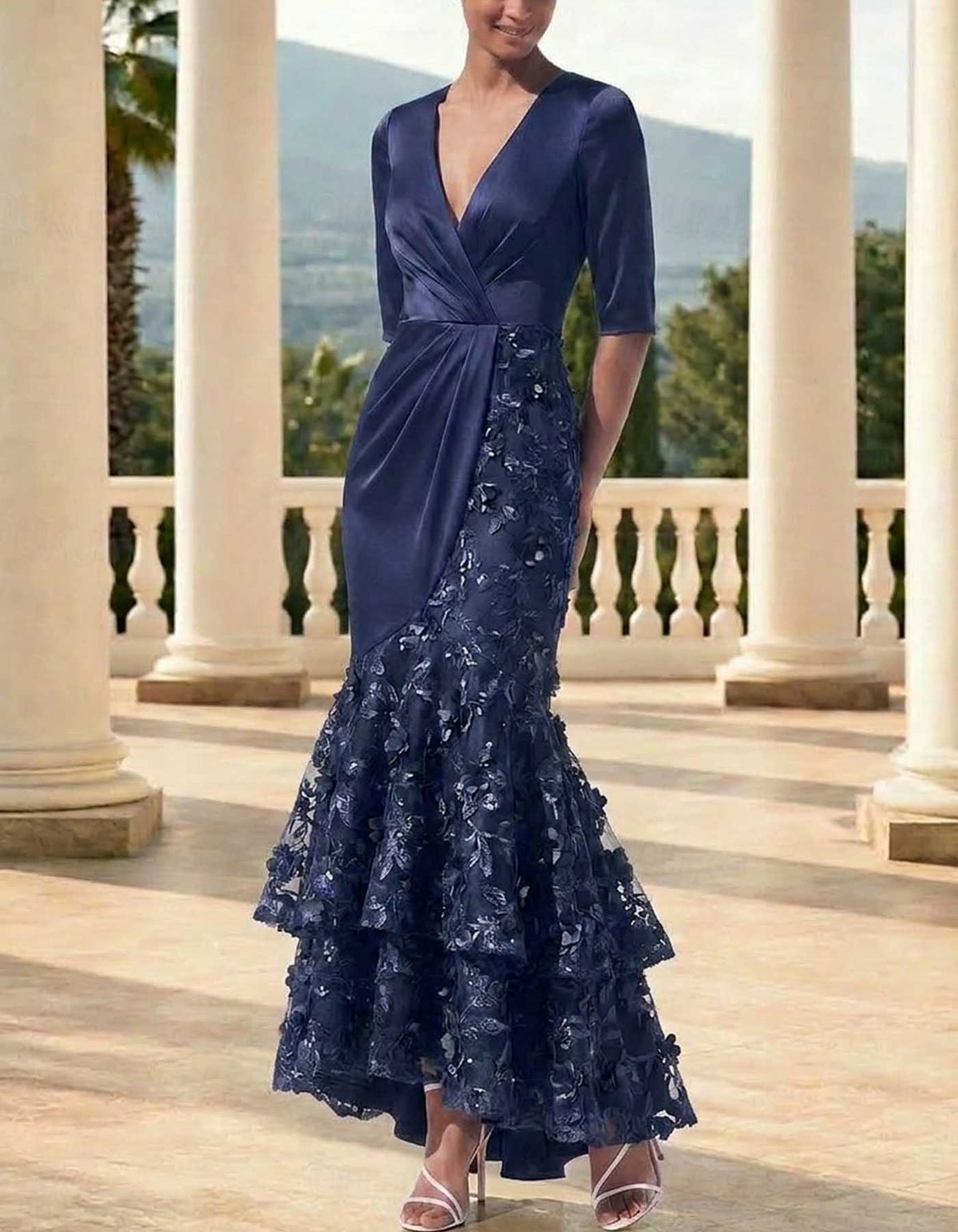 Vestido largo escalonado de satén con cuello en V, mangas de media longitud, flores 3D y encaje