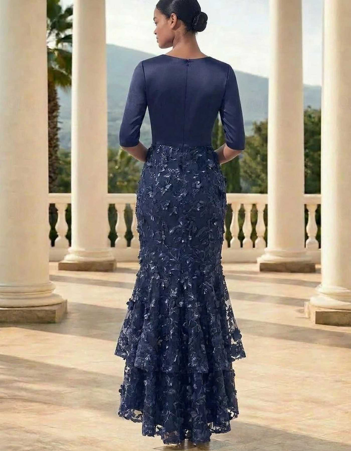 Vestido largo escalonado de satén con cuello en V, mangas de media longitud, flores 3D y encaje