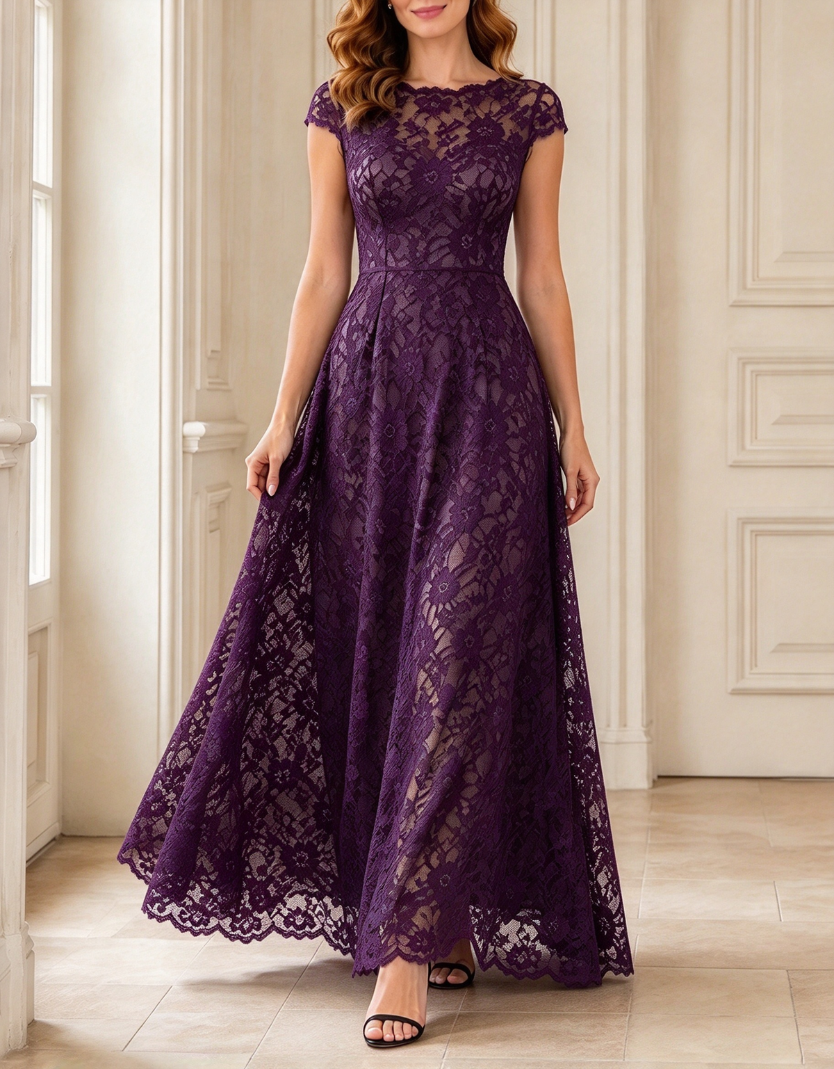 Abito maxi formale interamente in pizzo, svasato a trapezio, con scollo rotondo e maniche corte