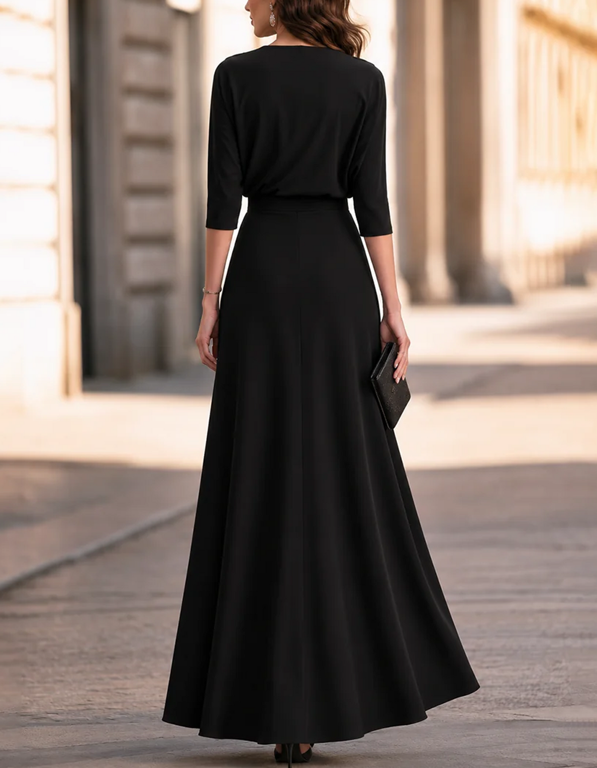 Vestido largo de gasa negra con drapeado asimétrico y corte evasé