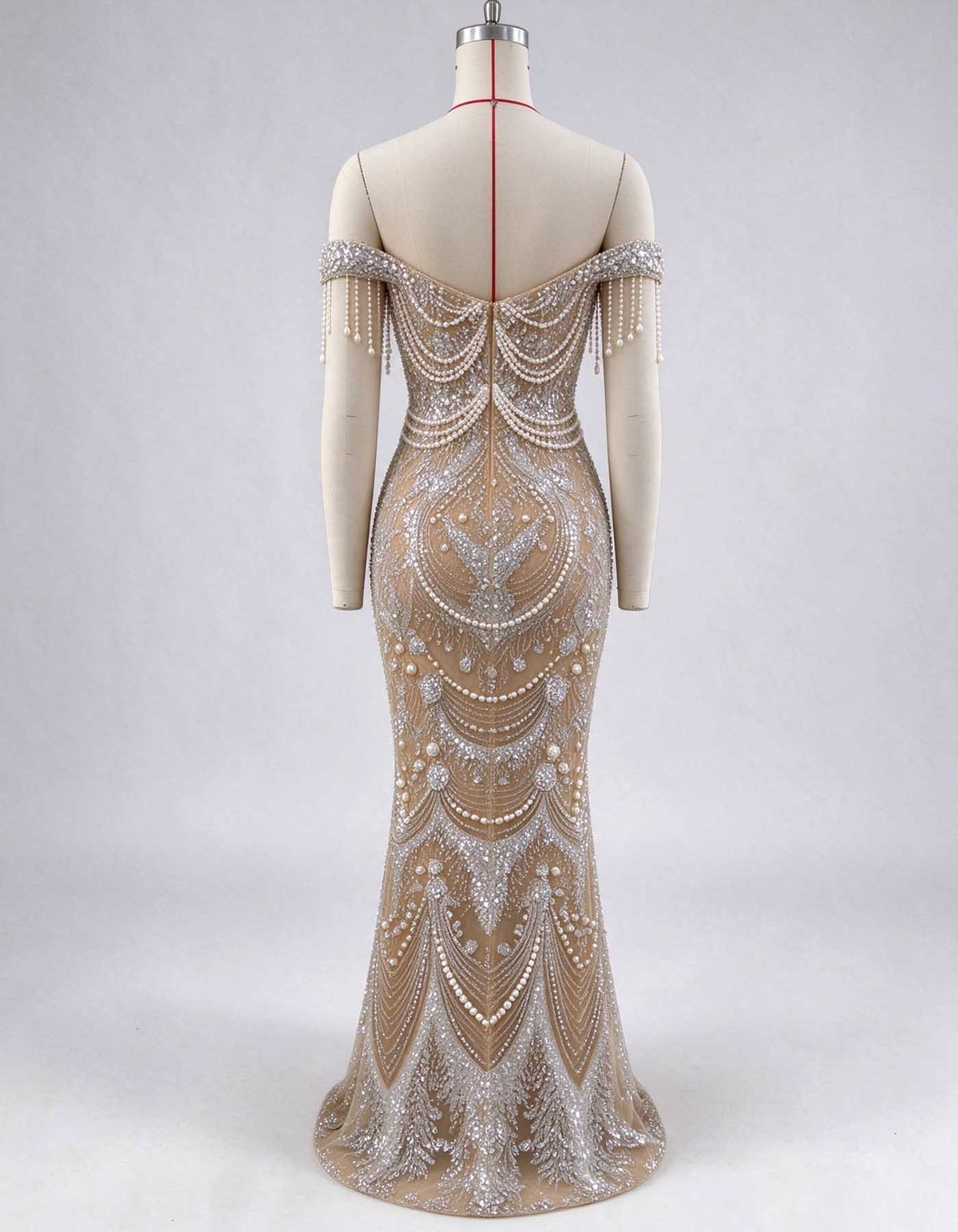 Rochie de seară nude, cu umerii goi, franjuri din perle, strasuri și mărgele