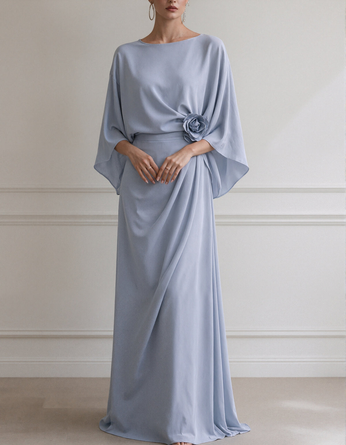 Robe longue unie à encolure bateau et manches chauve-souris