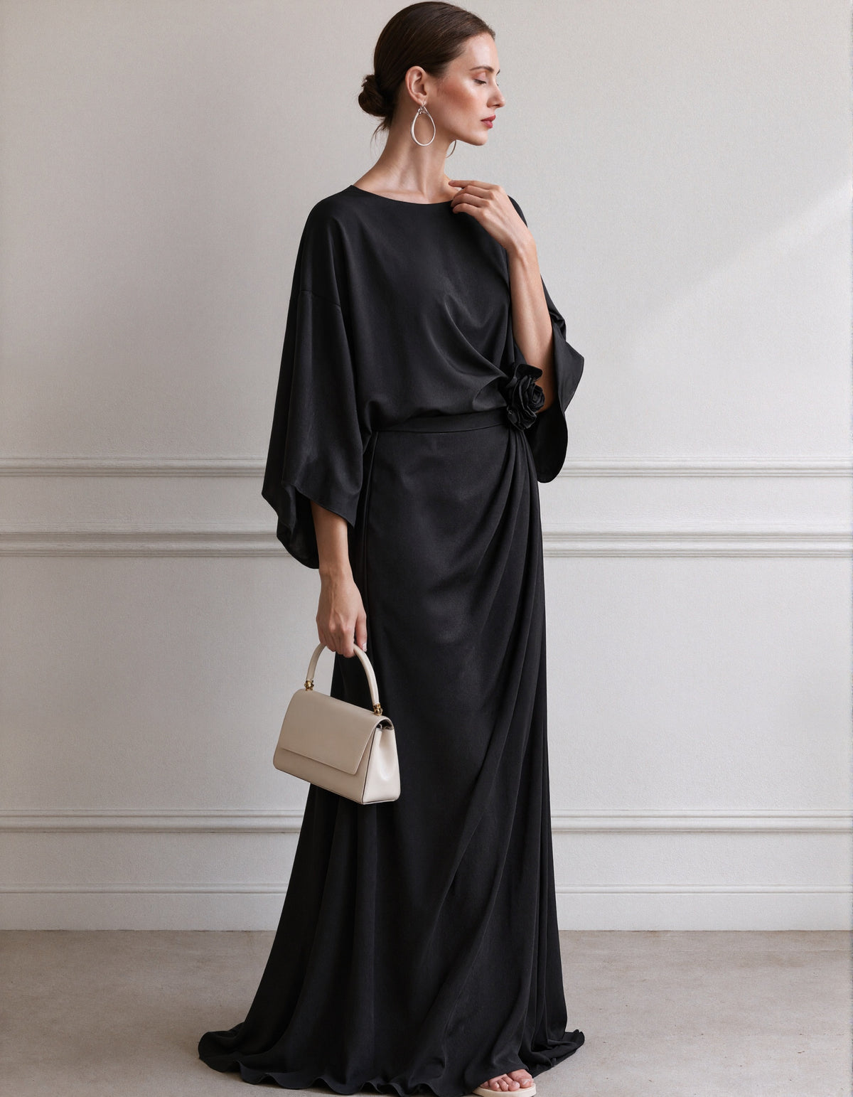 Robe longue unie à encolure bateau et manches chauve-souris