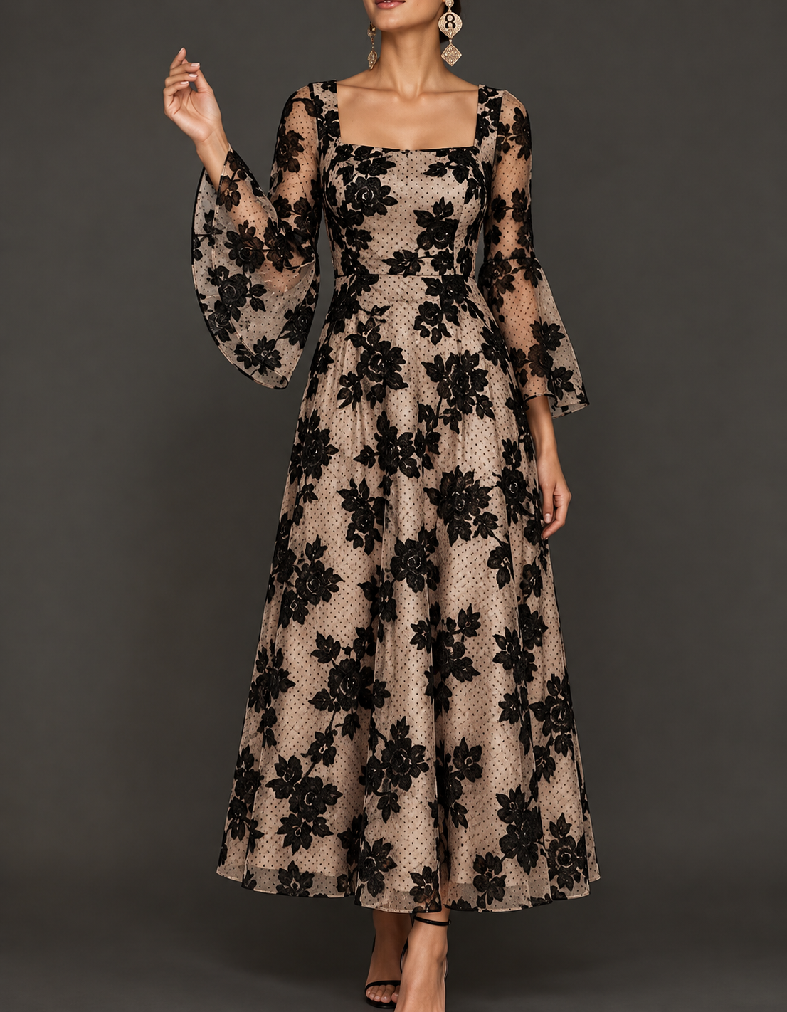 Robe midi noire en dentelle florale floquée