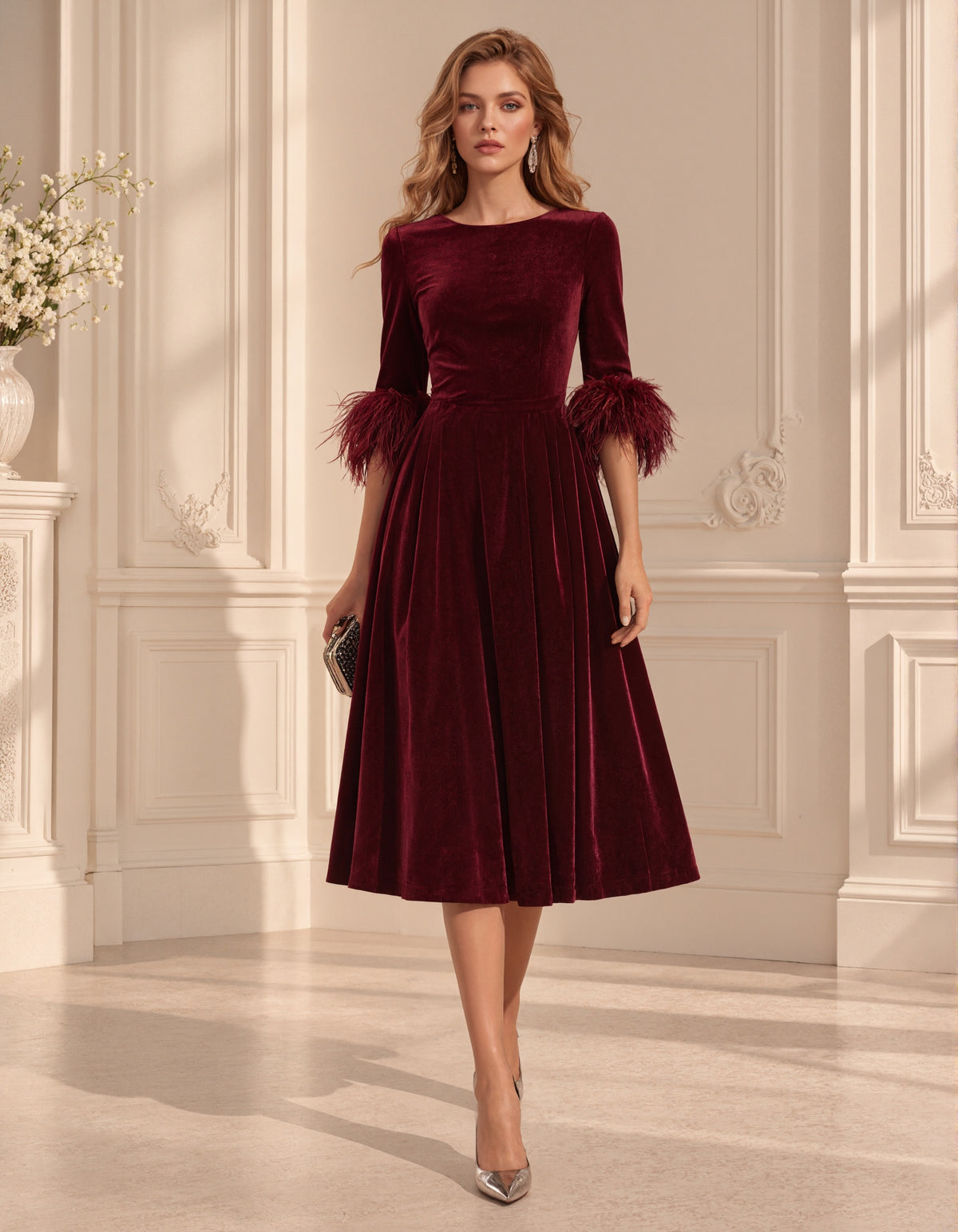 Robe midi en velours bordeaux avec poignets en plumes