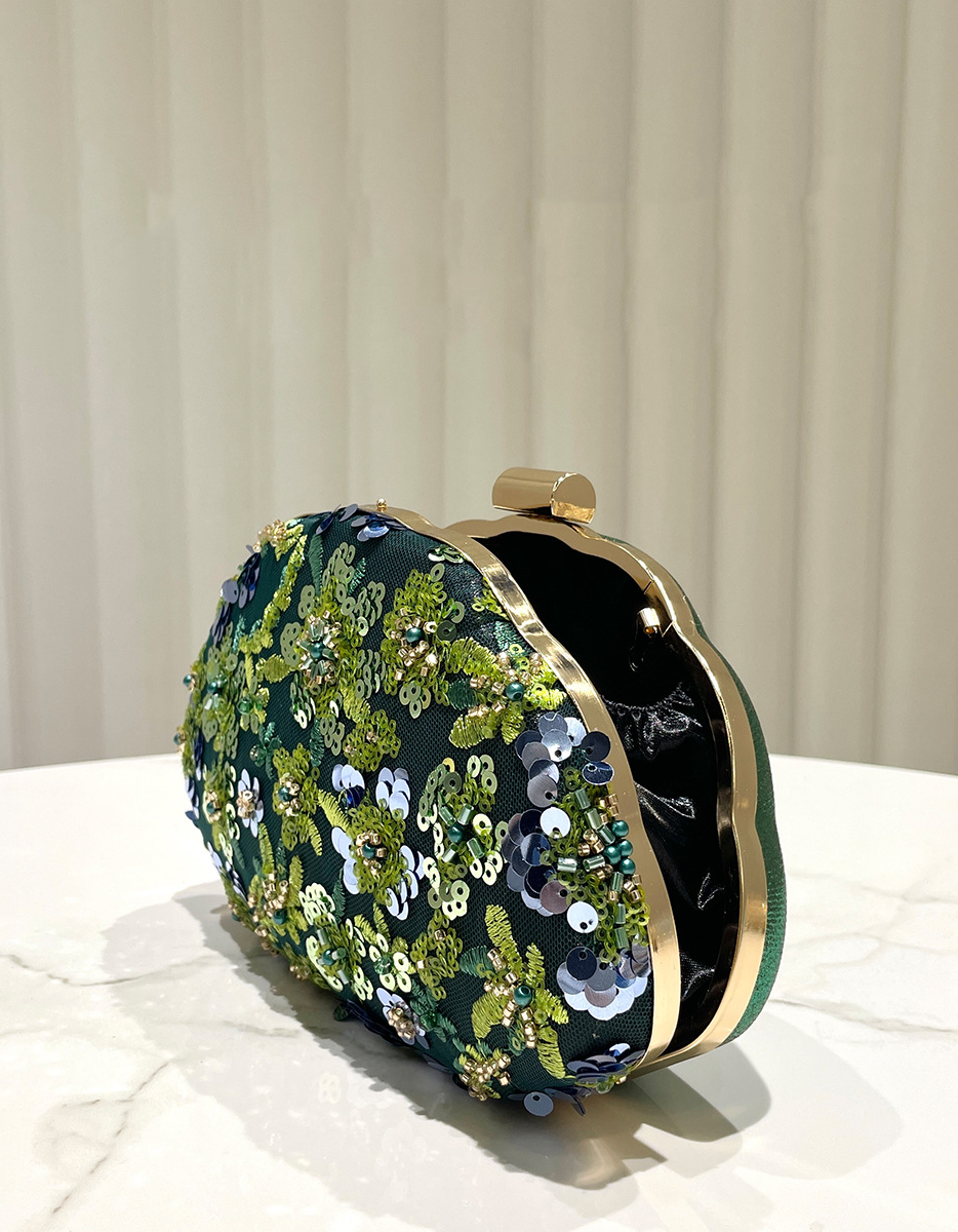 Avondclutch in donkergroen met pailletten en bloemenborduursel