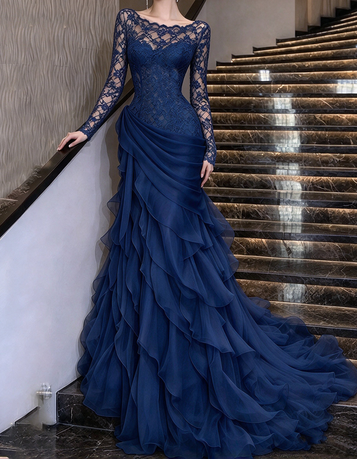 Marineblaues Spitzen- und Chiffon-Meerjungfrau-Maxikleid mit Rüschen